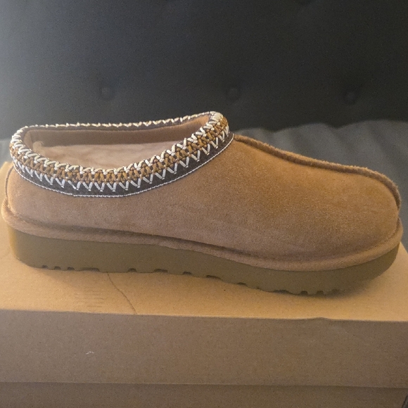 UGG Brown Slippers with Tan Sole - Picture 7 of 10